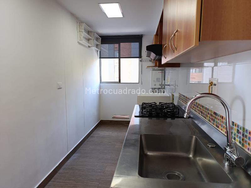 3BR Apartment with Balcony and Covered Parking in El Poblado - 4