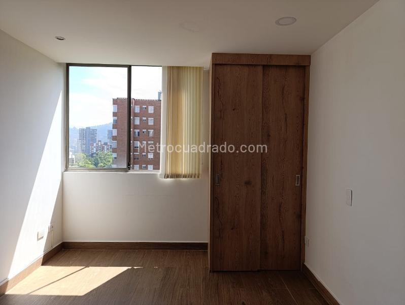 3BR Apartment with Balcony and Covered Parking in El Poblado - 7