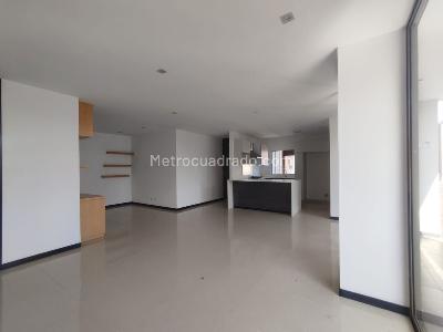 Apartamento de 3 alcobas en venta en Lalinde, Medellín, 123 m² · foto 3 de 13