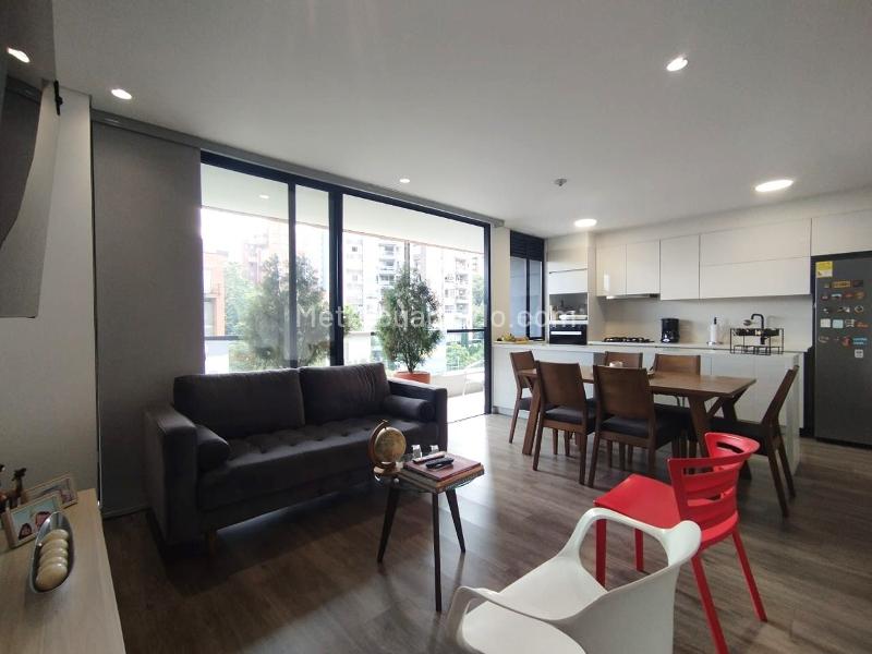 Apartamento de 2 Alcobas en Unidad Cerrada en El Poblado con Piscina y Gimnasio