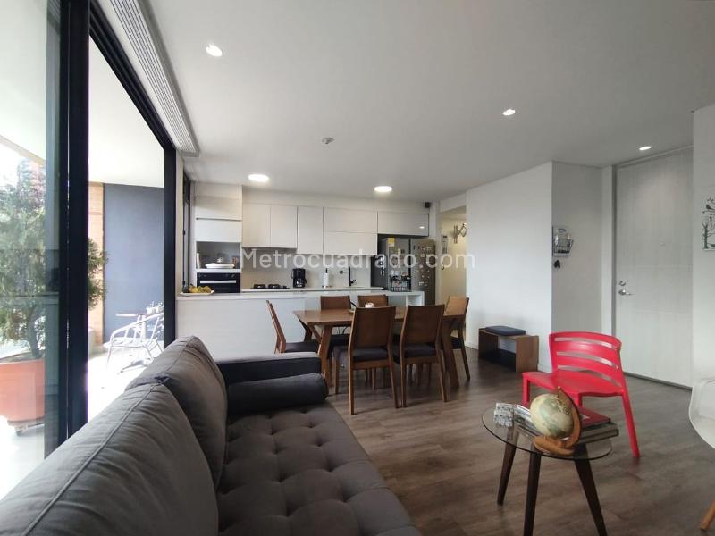 Apartamento de 2 Alcobas en Unidad Cerrada en El Poblado con Piscina y Gimnasio - 3