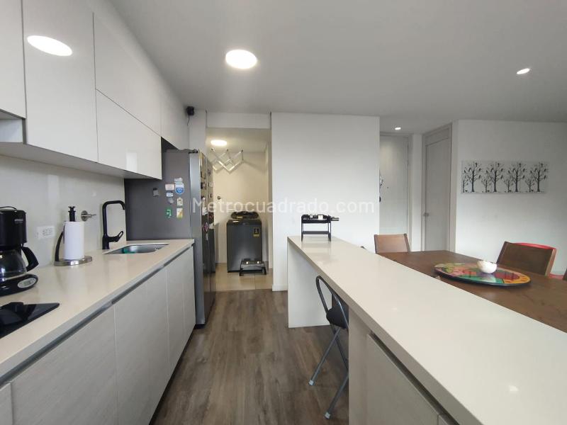 Apartamento de 2 Alcobas en Unidad Cerrada en El Poblado con Piscina y Gimnasio - 8