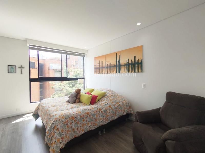 Apartamento de 2 Alcobas en Unidad Cerrada en El Poblado con Piscina y Gimnasio - 9