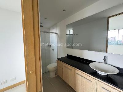 Apartamento de 3 alcobas en arriendo en El Poblado, Medellín, 85 m² · foto 10 de 10