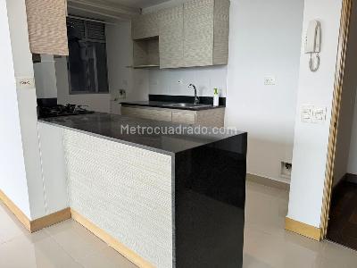 Apartamento de 3 alcobas en arriendo en El Poblado, Medellín, 85 m² · foto 3 de 10