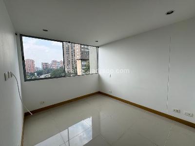 Apartamento de 3 alcobas en arriendo en El Poblado, Medellín, 85 m² · foto 5 de 10