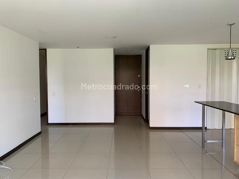 Apartamento de 2 Alcobas en El Poblado con Balcón y Parqueadero - 3