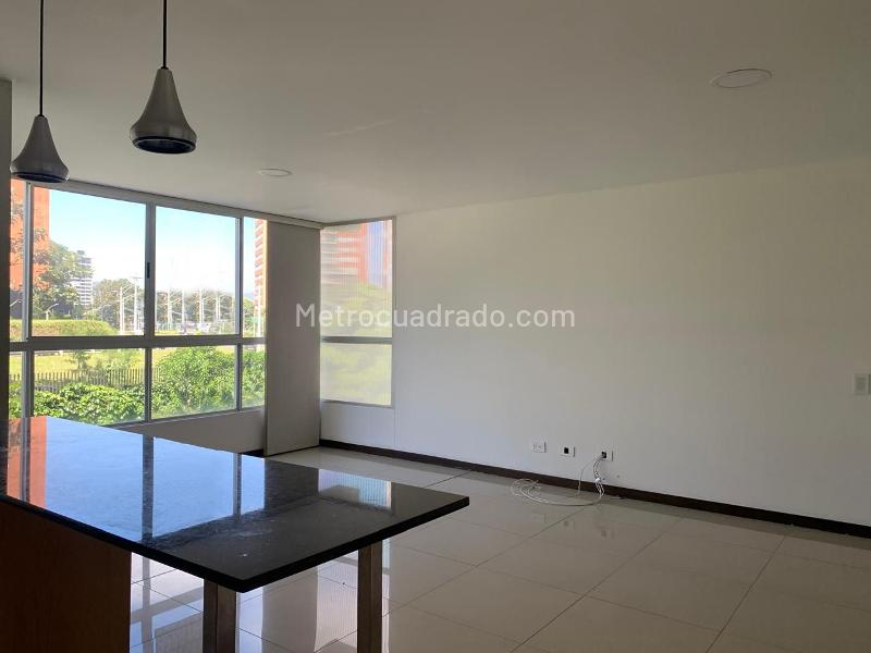 Apartamento de 2 Alcobas en El Poblado con Balcón y Parqueadero - 4