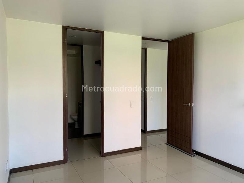Apartamento de 2 Alcobas en El Poblado con Balcón y Parqueadero - 8