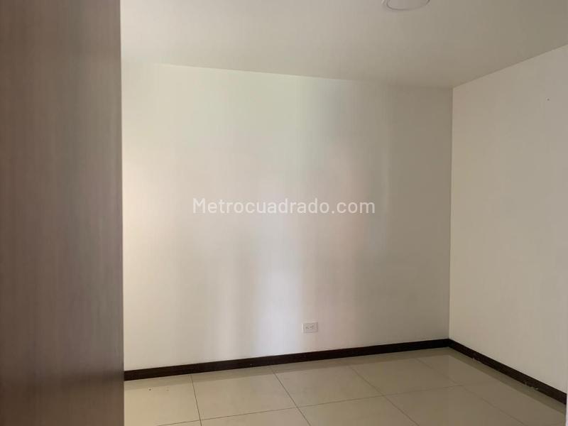 Apartamento de 2 Alcobas en El Poblado con Balcón y Parqueadero - 9