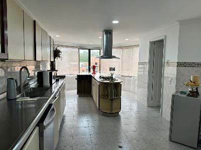 Apartamento de 4 alcobas en venta en El Poblado, Medellín, 380 m² · foto 7 de 16