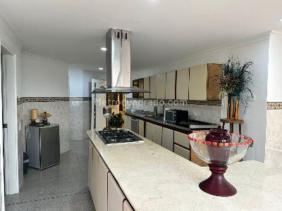 Apartamento de 4 alcobas en venta en El Poblado, Medellín, 380 m² · foto 8 de 16