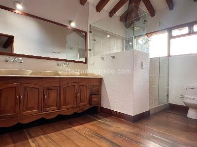 Casa de 3 alcobas en venta en Envigado, Envigado, 357 m² · foto 10 de 15