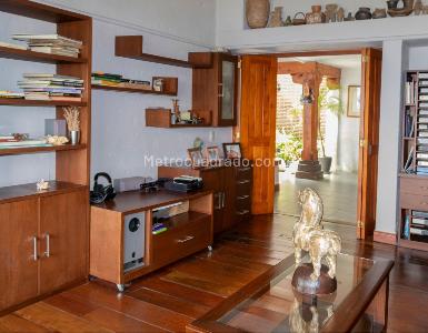 Casa de 3 alcobas en venta en Envigado, Envigado, 357 m² · foto 8 de 15