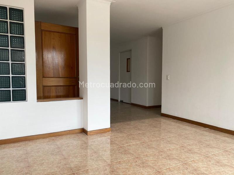 3BR Apartment with Balcony and Covered Parking in El Poblado - 2