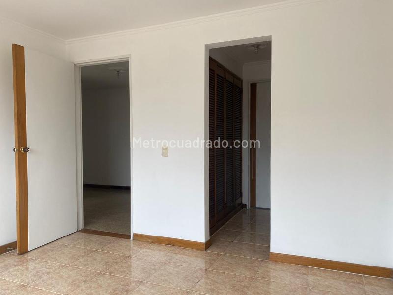 3BR Apartment with Balcony and Covered Parking in El Poblado - 3