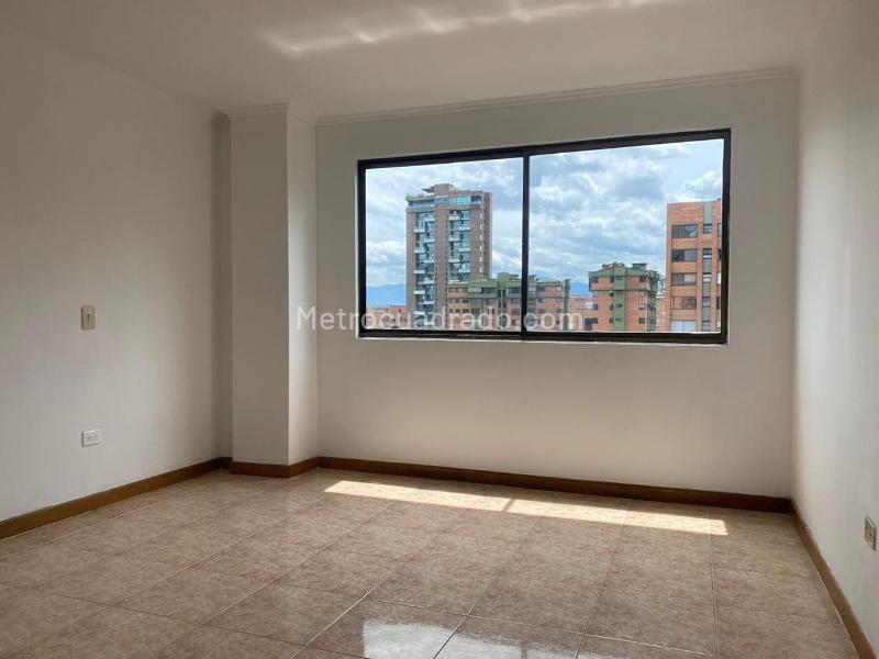 3BR Apartment with Balcony and Covered Parking in El Poblado - 4