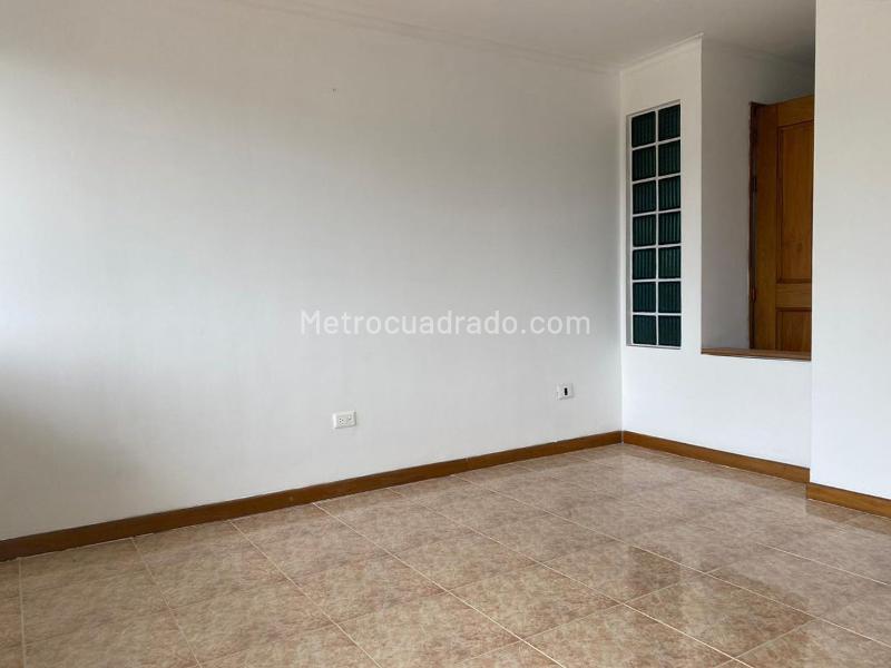 3BR Apartment with Balcony and Covered Parking in El Poblado - 5