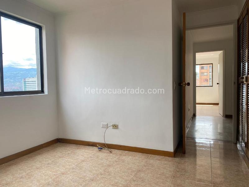 3BR Apartment with Balcony and Covered Parking in El Poblado - 8