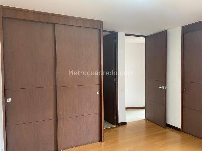 Apartamento de 3 alcobas en arriendo en El Poblado, Medellín, 78 m² · foto 12 de 14