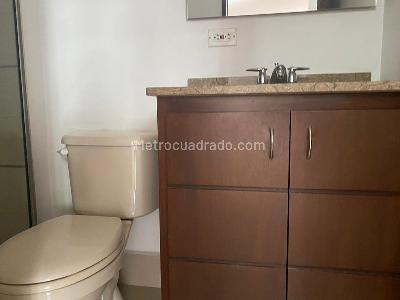 Apartamento de 3 alcobas en arriendo en El Poblado, Medellín, 78 m² · foto 13 de 14
