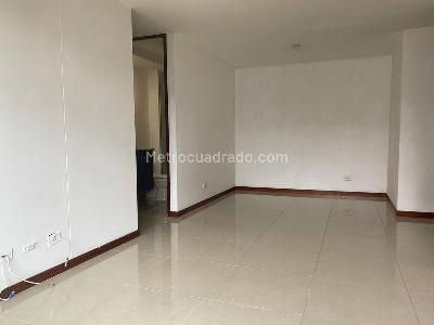 Apartamento de 3 alcobas en arriendo en El Poblado, Medellín, 78 m² · foto 2 de 14
