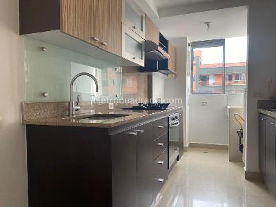 Apartamento de 3 alcobas en arriendo en El Poblado, Medellín, 78 m² · foto 4 de 14