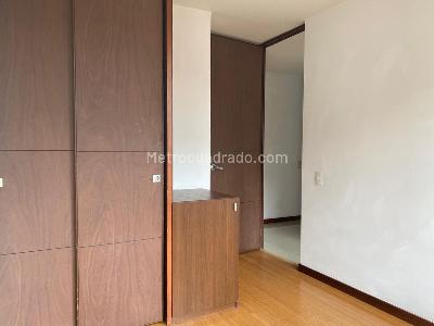 Apartamento de 3 alcobas en arriendo en El Poblado, Medellín, 78 m² · foto 7 de 14