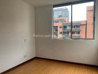 Apartamento de 3 alcobas en arriendo en El Poblado, Medellín, 78 m² · foto 8 de 14