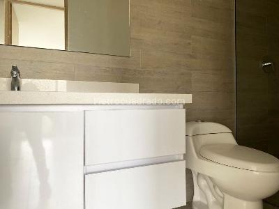 Apartamento de 2 alcobas en arriendo en El Poblado, Medellín, 74 m² · foto 14 de 15