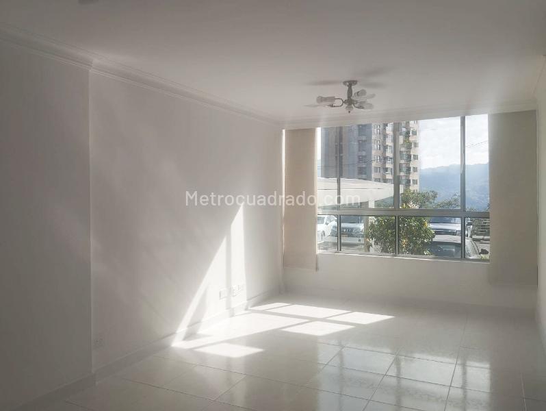 Apartamento de 3 Alcobas en El Poblado con Terraza y Piscina - 2