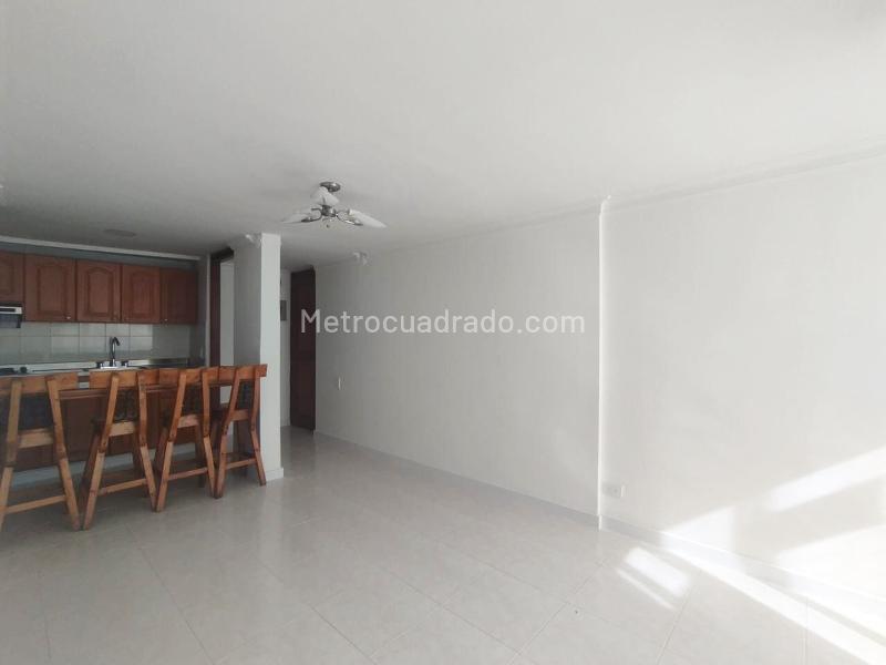 Apartamento de 3 Alcobas en El Poblado con Terraza y Piscina - 4