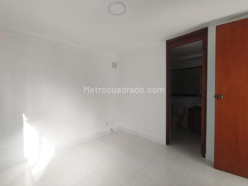 Apartamento de 3 Alcobas en El Poblado con Terraza y Piscina - 9
