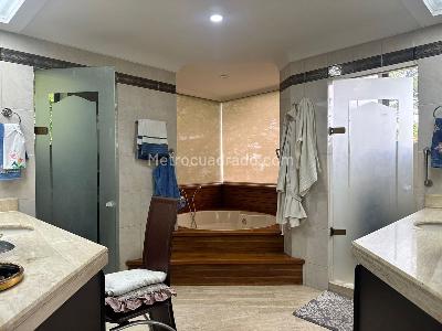 Apartamento de 4 alcobas en venta en El Poblado, Medellín, 452 m² · foto 17 de 18