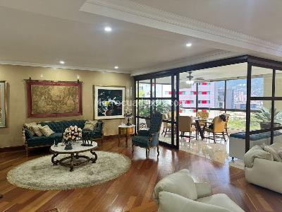 Apartamento de 4 alcobas en venta en El Poblado, Medellín, 452 m² · foto 4 de 18