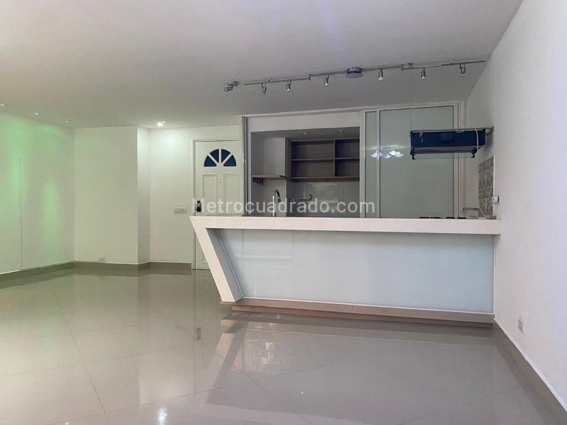 Apartamento Moderno de 2 Alcobas con Luz Natural en El Poblado - 3