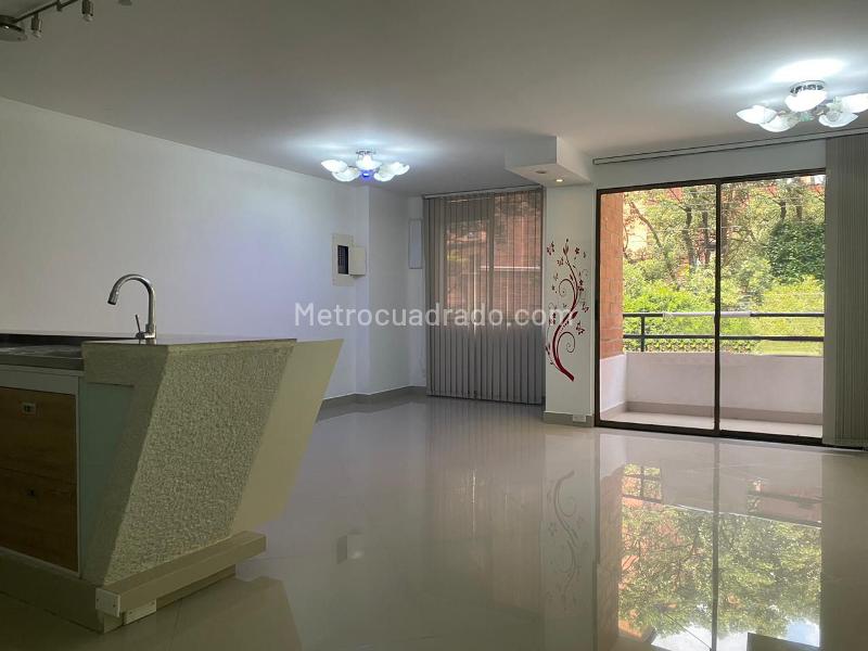 Apartamento Moderno de 2 Alcobas con Luz Natural en El Poblado - 5