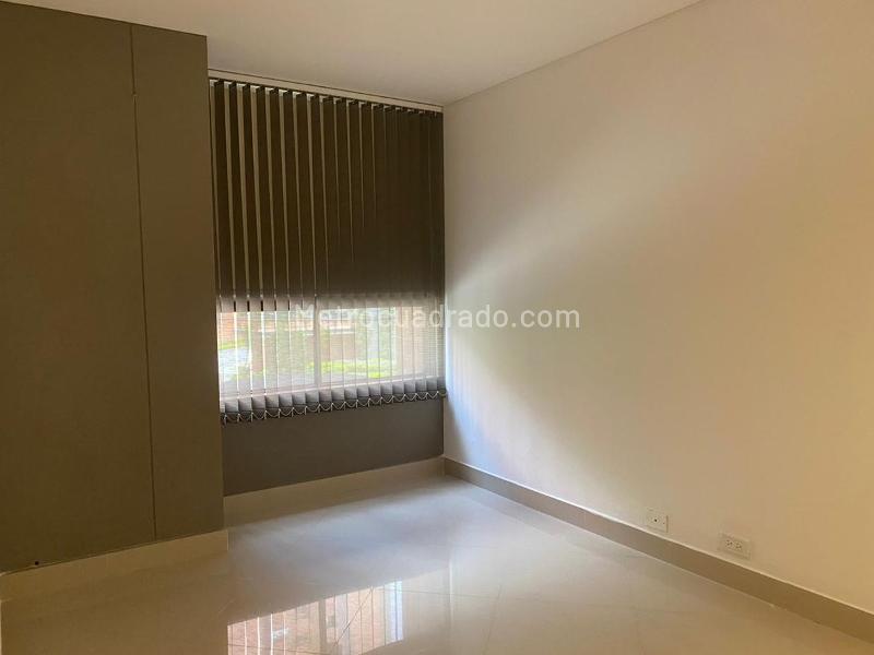 Apartamento Moderno de 2 Alcobas con Luz Natural en El Poblado - 8