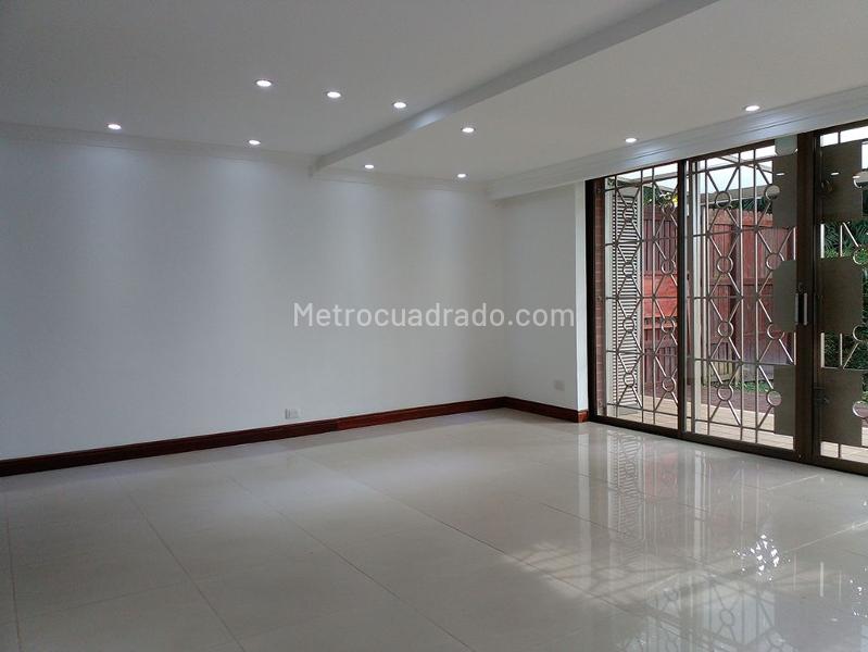 Casa de 3 Alcobas con Piscina en El Poblado - 7