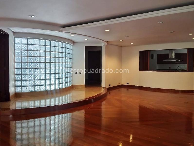 Luxurious 3BR Apartment with Jacuzzi in El Poblado - 3
