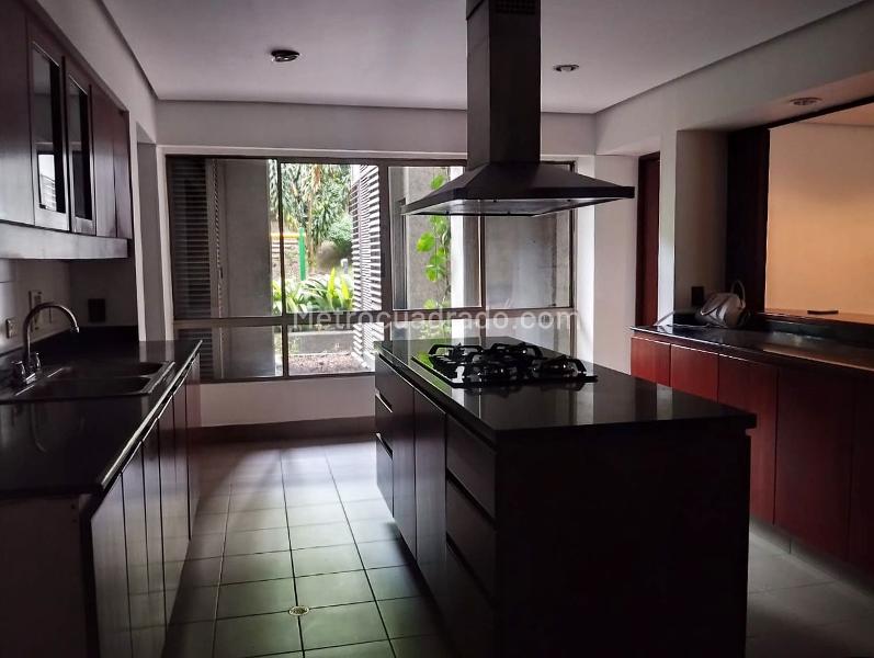 Luxurious 3BR Apartment with Jacuzzi in El Poblado - 6