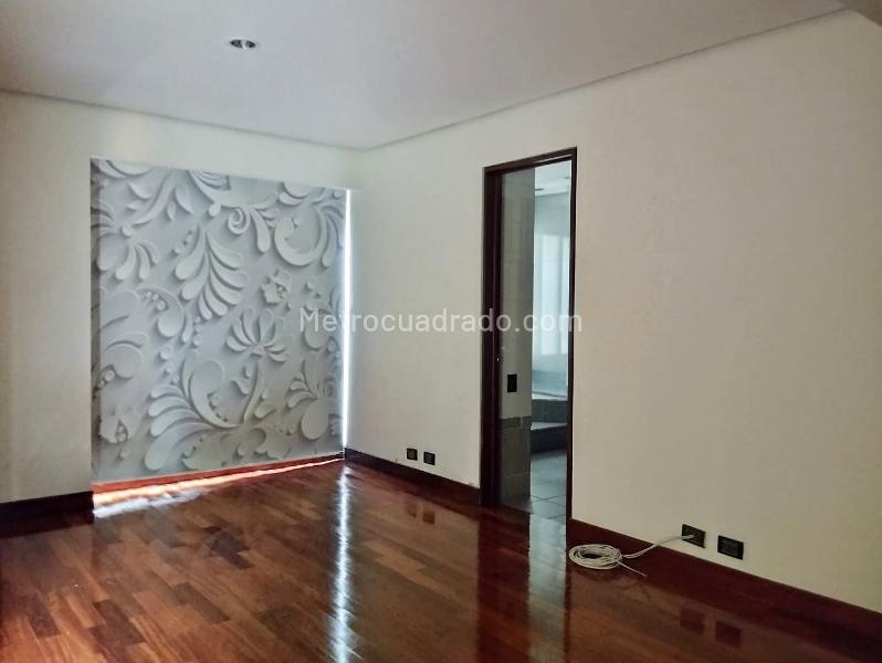 Luxurious 3BR Apartment with Jacuzzi in El Poblado - 9