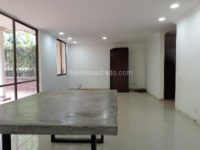 Casa de 5 alcobas en venta en Envigado, Envigado, 237 m² · foto 2 de 19