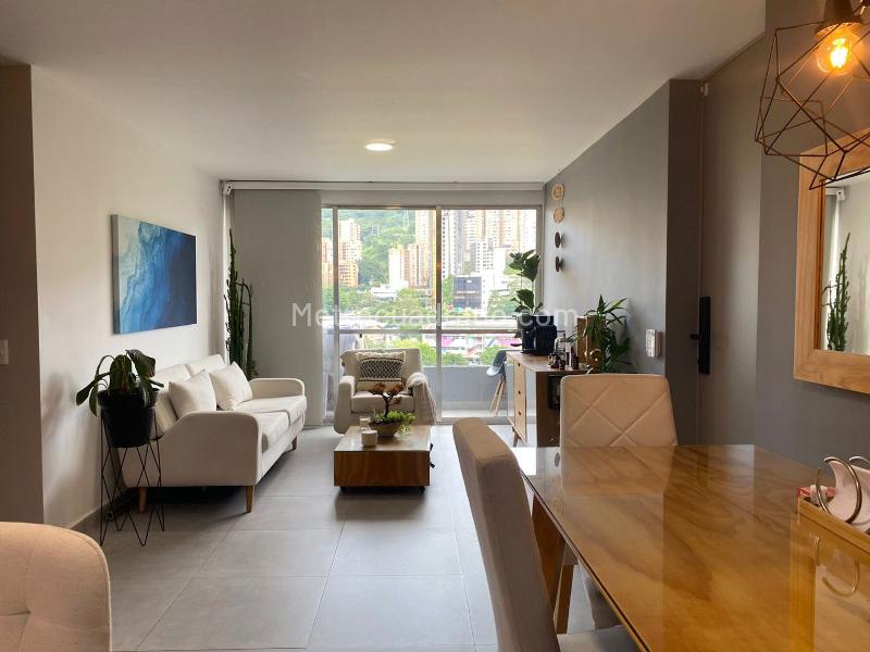 Apartamento de 3 Alcobas cerca al Metro en El Poblado con Parqueadero Cubierto - 3