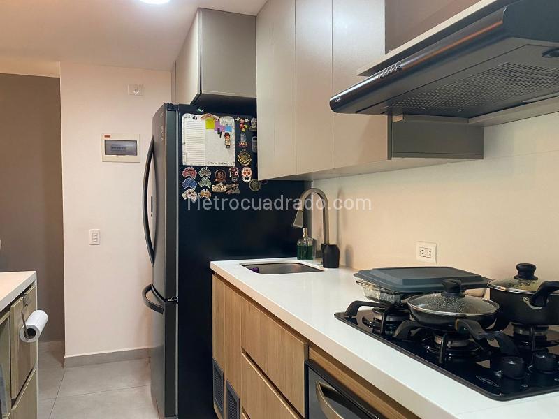 Apartamento de 3 Alcobas cerca al Metro en El Poblado con Parqueadero Cubierto - 4