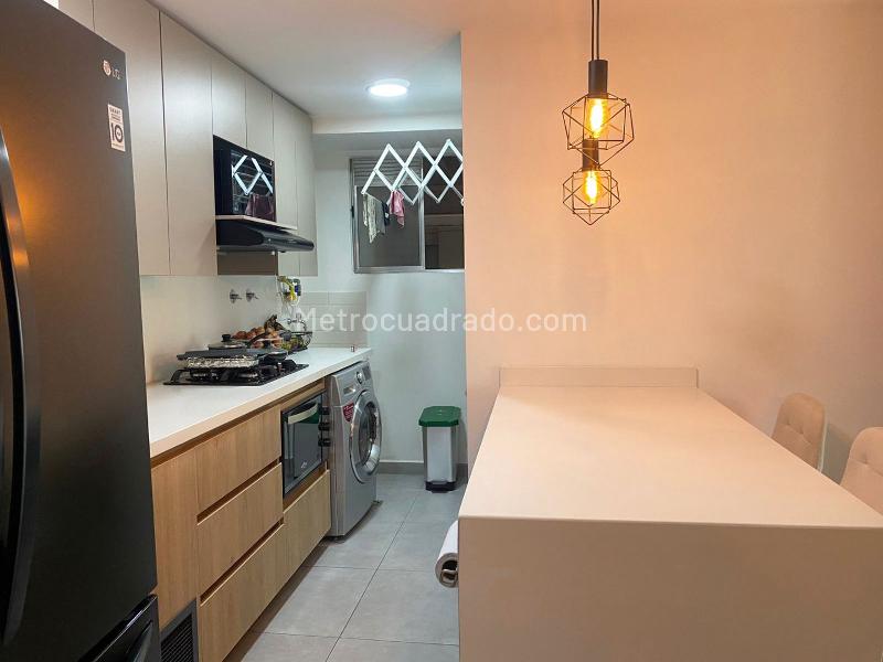 Apartamento de 3 Alcobas cerca al Metro en El Poblado con Parqueadero Cubierto - 5