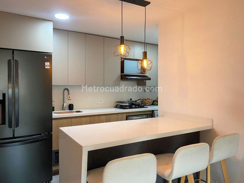 Apartamento de 3 Alcobas cerca al Metro en El Poblado con Parqueadero Cubierto - 6