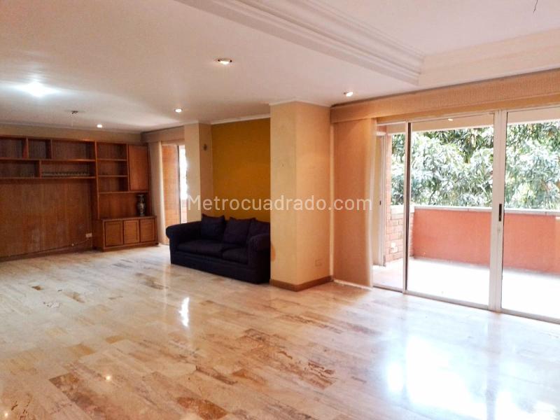 Spacious 3BR Apartment in El Poblado - 2