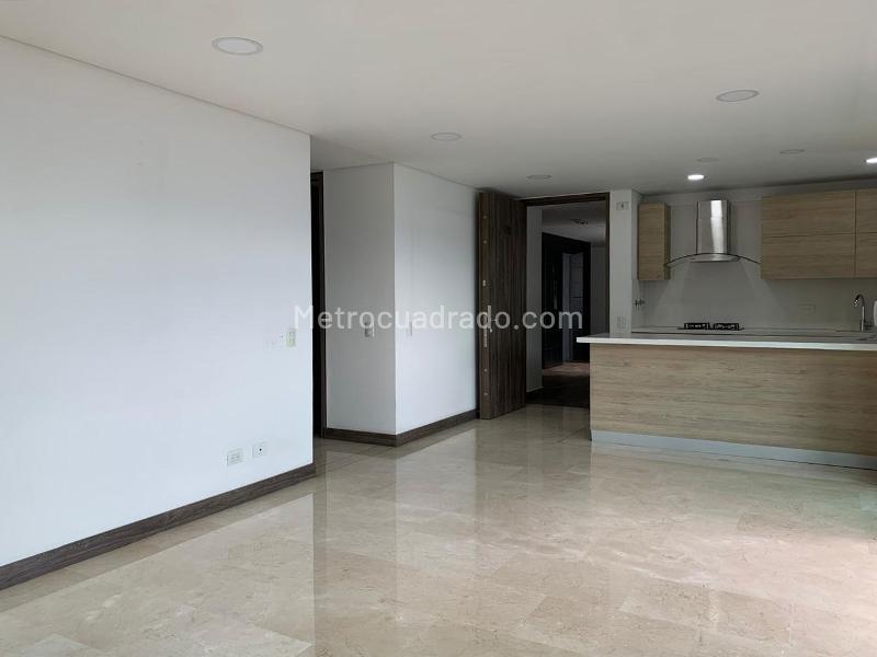 Modern 3BR Apartment with High-End Amenities in El Poblado - 2