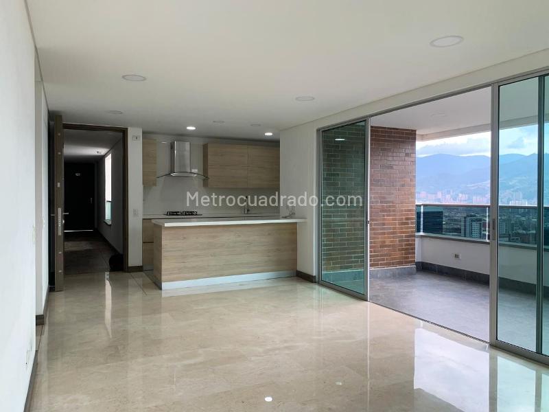 Modern 3BR Apartment with High-End Amenities in El Poblado - 3